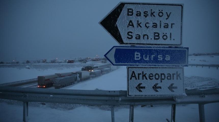 Bursa-İzmir karayolu 13 saat sonra açıldı