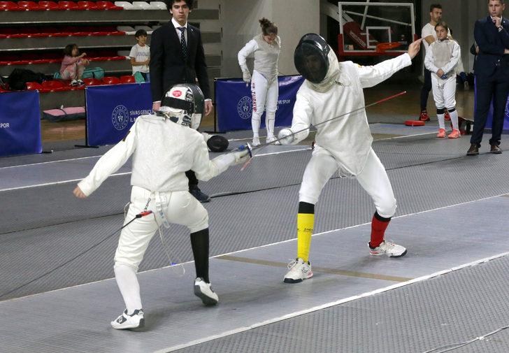 Sivas'ta düzenlenen Türkiye Eskrim Şampiyonası devam ediyor G2