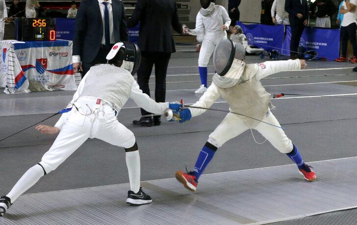 Sivas'ta düzenlenen Türkiye Eskrim Şampiyonası devam ediyor G3