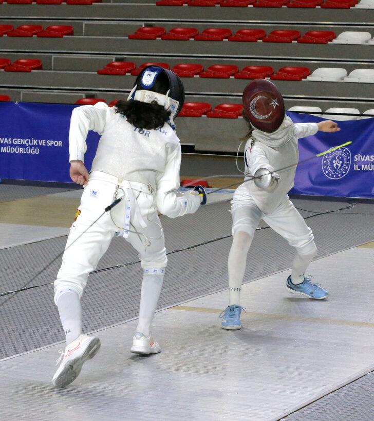 Sivas'ta düzenlenen Türkiye Eskrim Şampiyonası devam ediyor G4