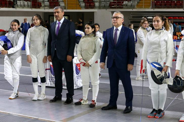 Sivas'ta düzenlenen Türkiye Eskrim Şampiyonası devam ediyor G5