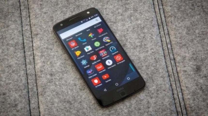 Lenovo 1 milyon Motorola Moto Z satmayı başardı