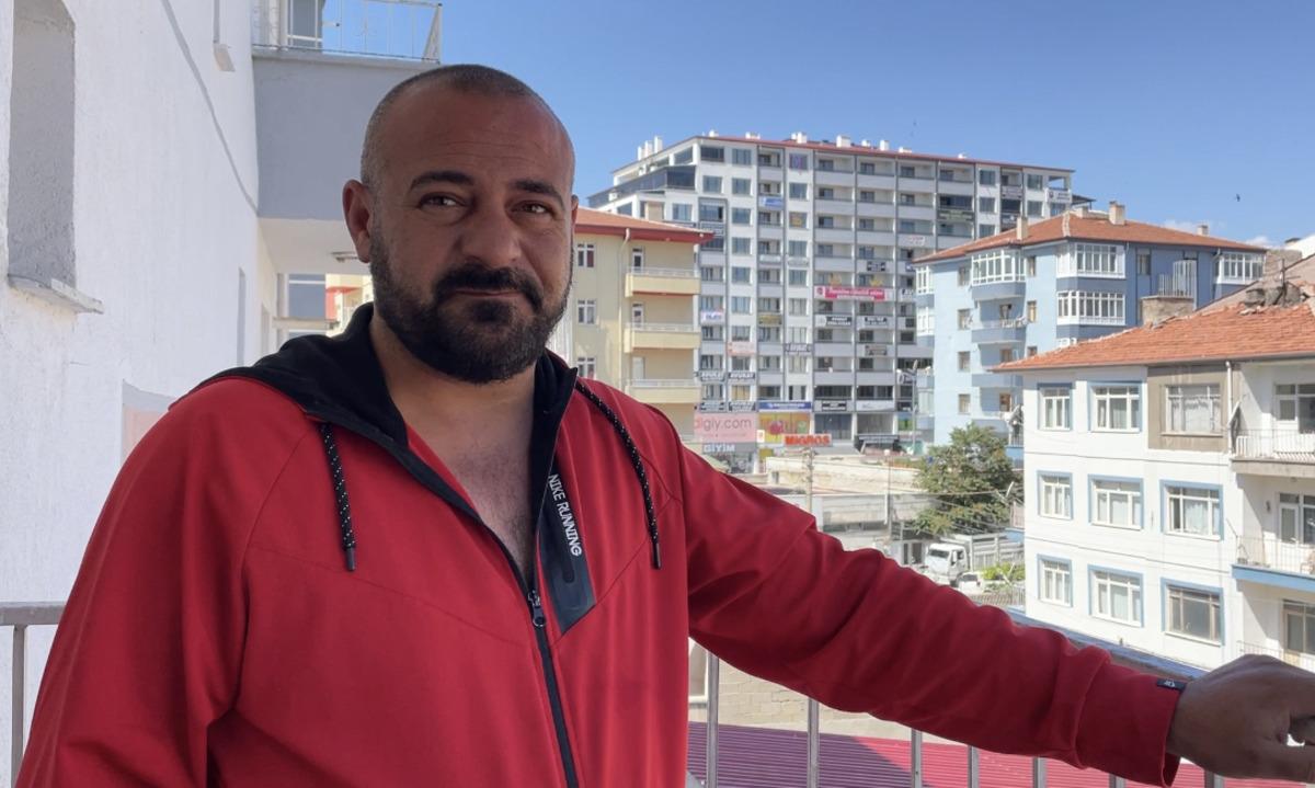 Niğde'deki yangında balkondan sarkan kadını kurtaran komşusu yaşadıklarını anlattı