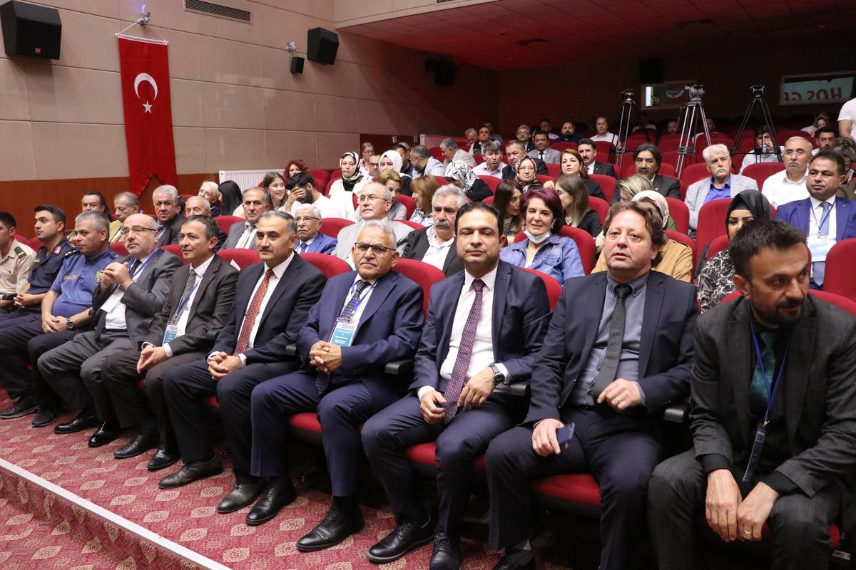 Kayseri'de 3. Uluslararası Develi Aşık Seyrani ve T&uuml;rk K&uuml;lt&uuml;r&uuml; Kongresi başladı