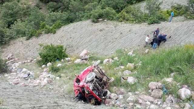 GÜNCELLEME - Tokat'ta minibüs uçuruma yuvarlandı, 4 kişi öldü, bir çocuk yaralandı
