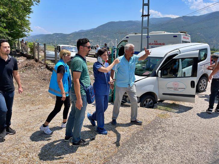 Sağlıkçıları taşıyan araçla otomobilin çarpışması nedeniyle 6 kişi yaralandı G1