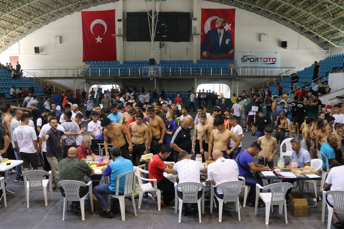 661. Tarihi Kırkpınar Yağlı G&uuml;reşleri i&ccedil;in pehlivan kayıtları devam ediyor