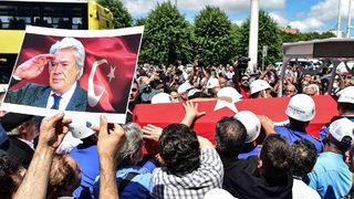 Cüneyt Arkın cenazesinde fotoğraf yarışı! Manzara değil burası...