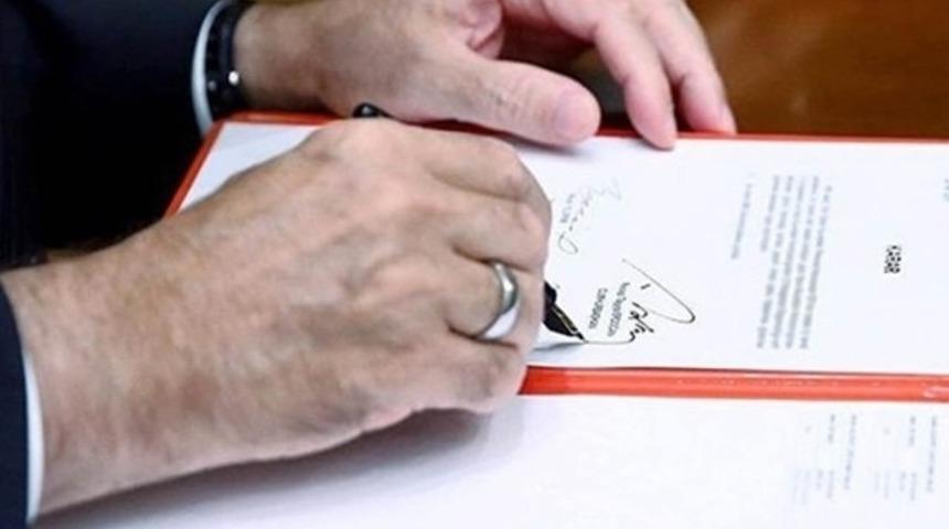 AKP kulisi: &Uuml;&ccedil; belediye başkanı, iki bakan, 48 milletvekilinde FET&Ouml; bağlantısı