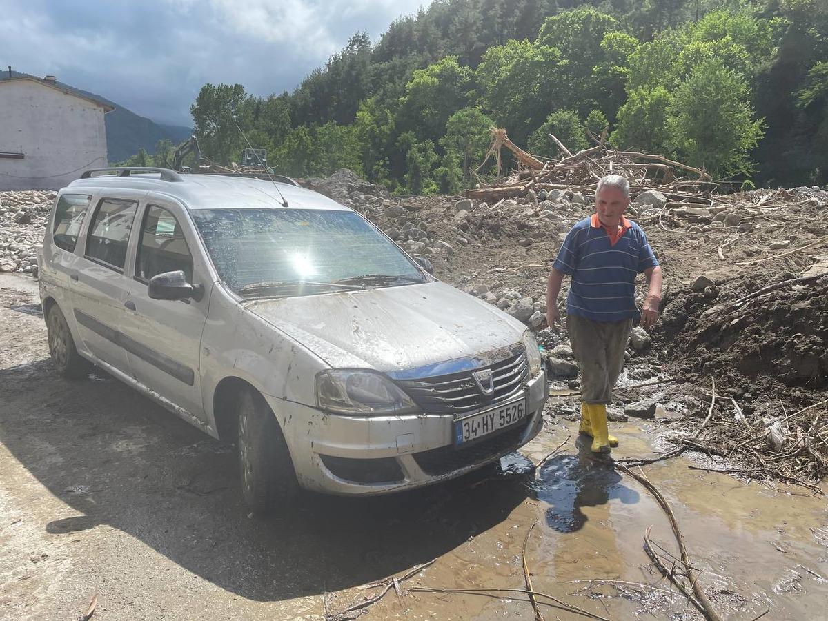 İki selde de hasar g&ouml;ren aracını kullanmayı s&uuml;rd&uuml;recek