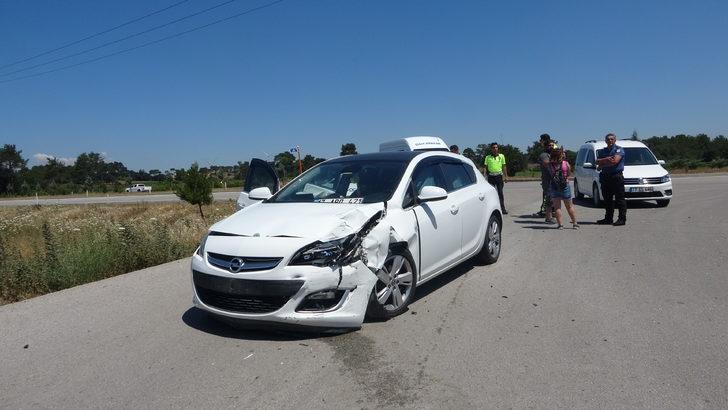 Çanakkale'de otomobil ile hafif ticari aracın çarpıştığı kazada 8 kişi yaralandı G2