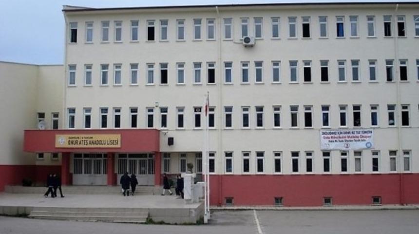 &Ouml;ğretmenden k&uuml;pe takan &ouml;ğrenciye homofobik hakaret