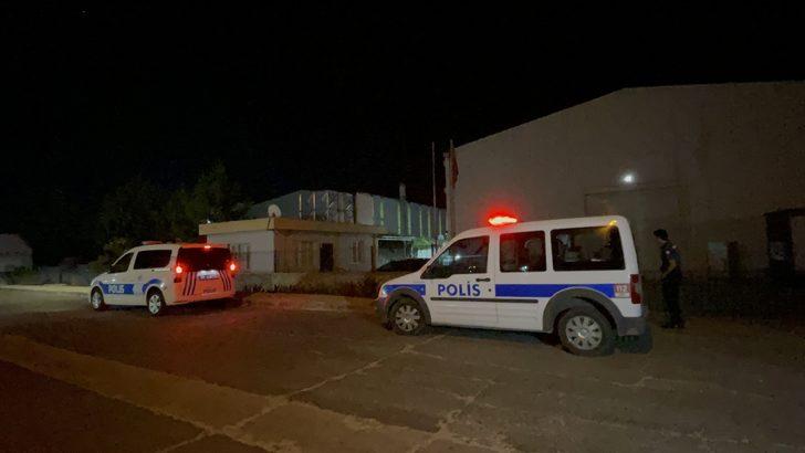 GÜNCELLEME - Adana'da eşler arasındaki kavgayı ayırmak isterken bıçaklanan kişi öldü G1