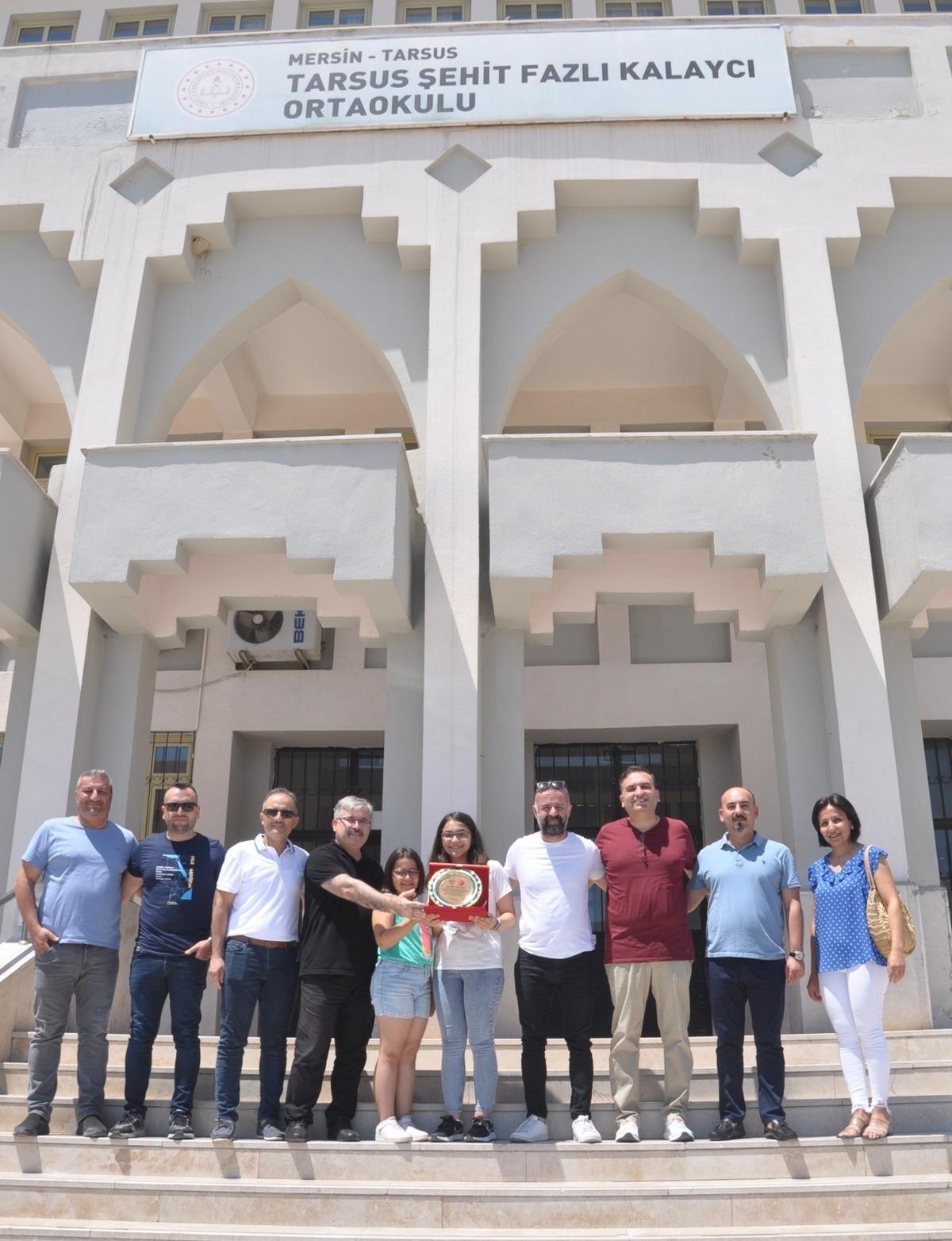 Mersin'de LGS'den tam puan alan &ouml;ğrenci &ouml;d&uuml;llendirildi