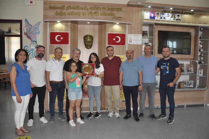 Mersin'de LGS'den tam puan alan öğrenci ödüllendirildi G2