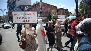 Bingöl, Batman ve Elazığ'da Koruyucu Aile Günü Yürüyüşü yapıldı