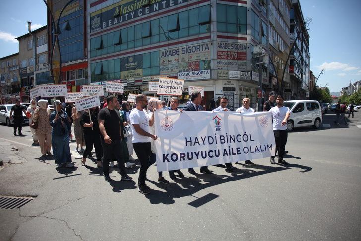 Bingöl, Batman ve Elazığ'da "Koruyucu Aile Günü Yürüyüşü" yapıldı G2