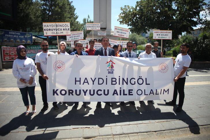 Bingöl, Batman ve Elazığ'da "Koruyucu Aile Günü Yürüyüşü" yapıldı G3
