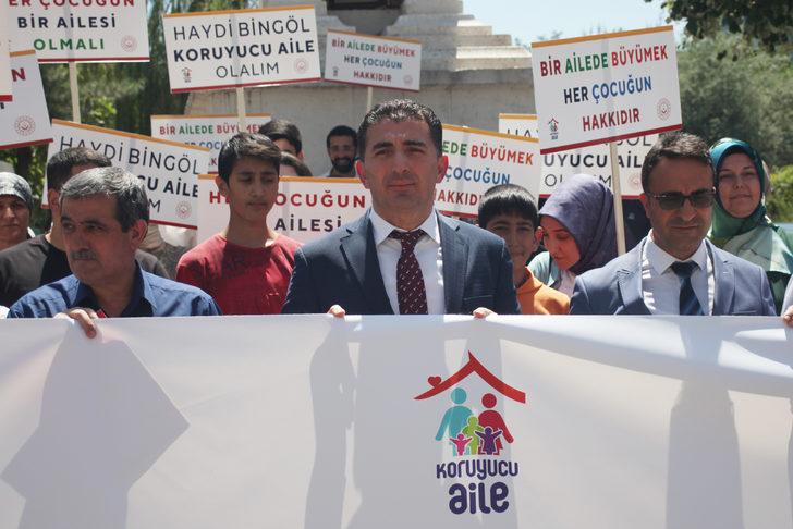 Bingöl, Batman ve Elazığ'da "Koruyucu Aile Günü Yürüyüşü" yapıldı G4