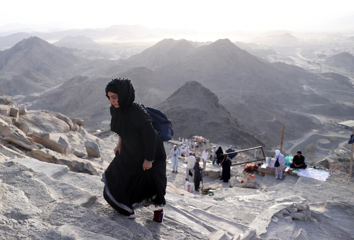 Hacı adayları Hazreti Muhammed'e ilk vahyin geldiği Hira Mağarası'nı ziyaret ediyor