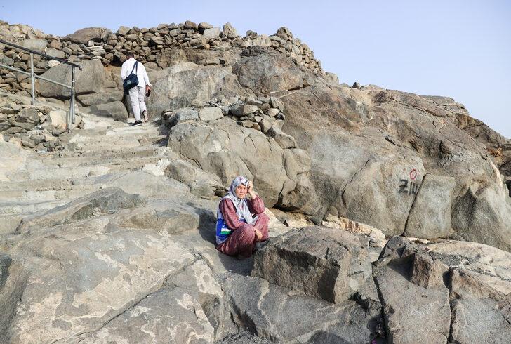 Hacı adayları Hazreti Muhammed'e ilk vahyin geldiği Hira Mağarası'nı ziyaret ediyor G4