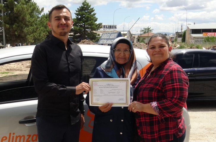 Afyonkarahisarlı kadın 69 yaşında ehliyet aldı G1
