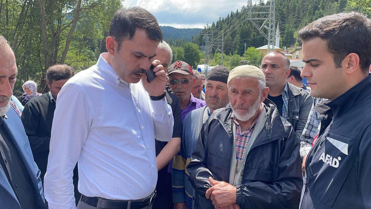 Bakan Kurum, sele kapılan gencin hacda bulunan babasıyla telefonda g&ouml;r&uuml;şt&uuml;: