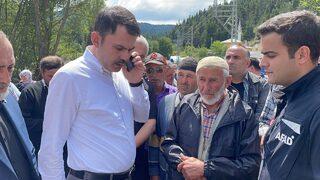 Bakan Kurum, sele kapılan gencin hacda bulunan babasıyla telefonda görüştü: