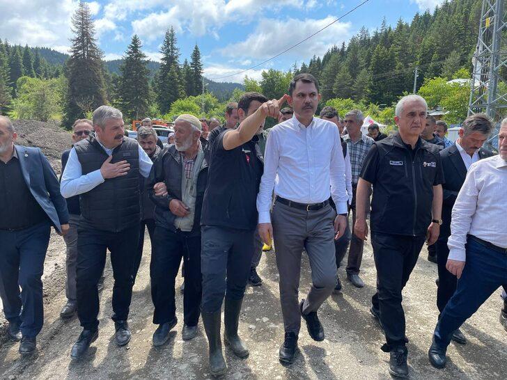 Bakan Kurum, sele kapılan gencin hacda bulunan babasıyla telefonda görüştü: G3