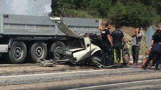 Bursa'da tırla çarpışan otomobildeki anne oğul hayatını kaybetti