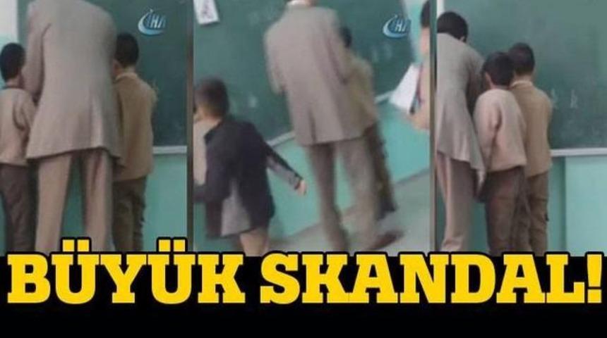 İstanbul'da Skandal &Ouml;ğretmen &Ouml;ğrencileri Bakın Nasıl D&ouml;v&uuml;yor!