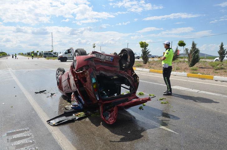 Karaman'da iki otomobilin çarpışması sonucu 4 kişi yaralandı G2