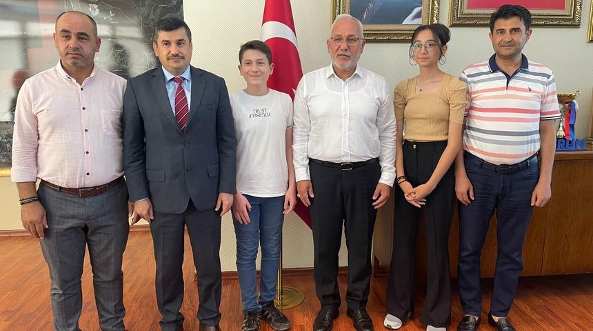 LGS'den tam puan alan öğrenciler başarılarını düzenli çalışmaya borçlu