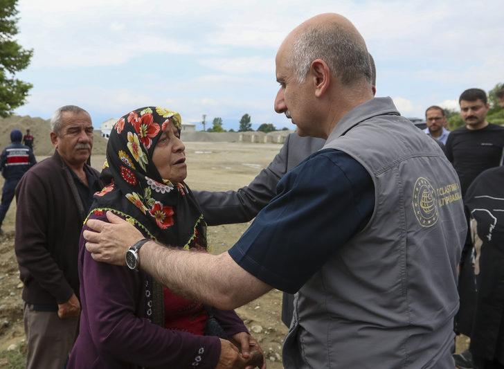Bakan Karaismailoğlu selden etkilenen Düzce'de incelemelerde bulundu G1