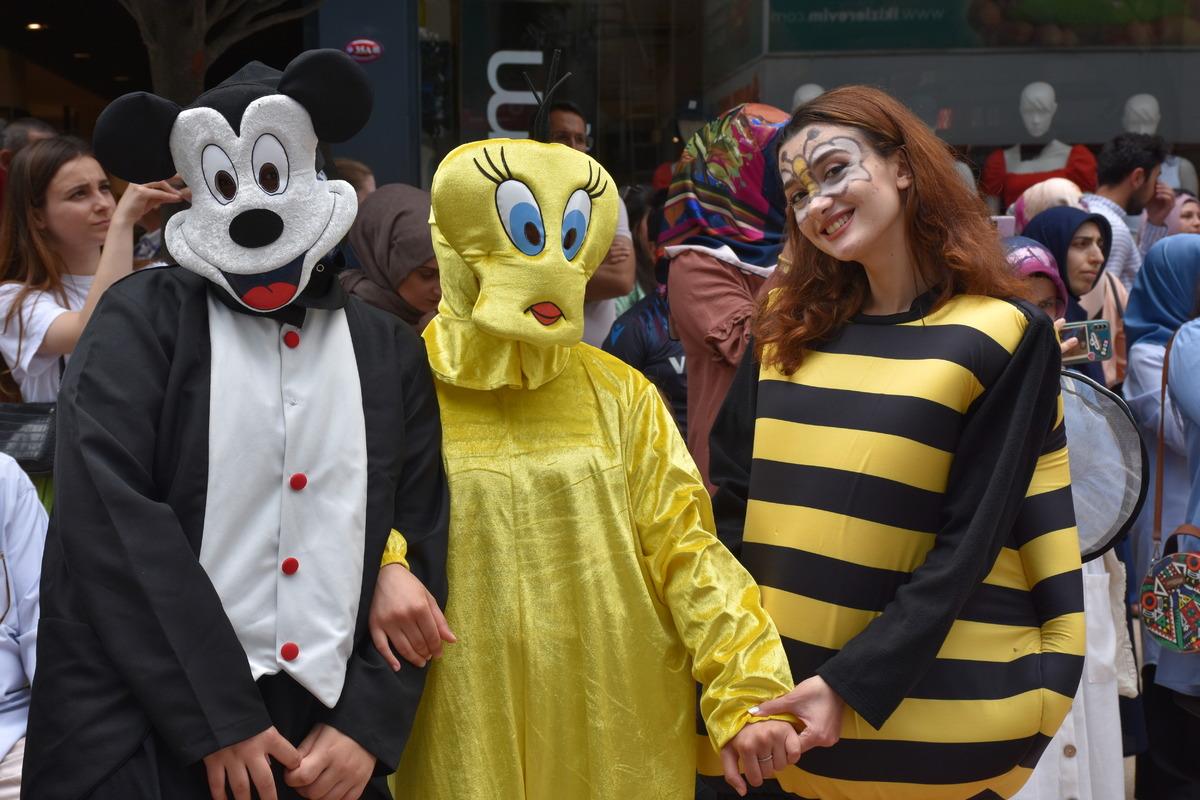 Rize, Artvin ve Trabzon'da "Koruyucu Aile G&uuml;n&uuml;" y&uuml;r&uuml;y&uuml;ş&uuml; d&uuml;zenlendi