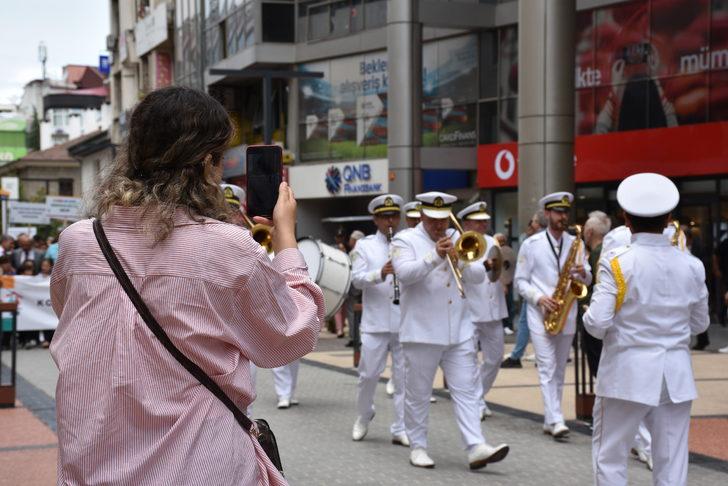 Rize, Artvin ve Trabzon'da "Koruyucu Aile Günü" yürüyüşü düzenlendi G3