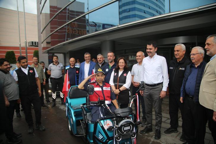 Bakan Kurum, Kastamonu'da bir engelliye elektrikli motosiklet hediye etti G5