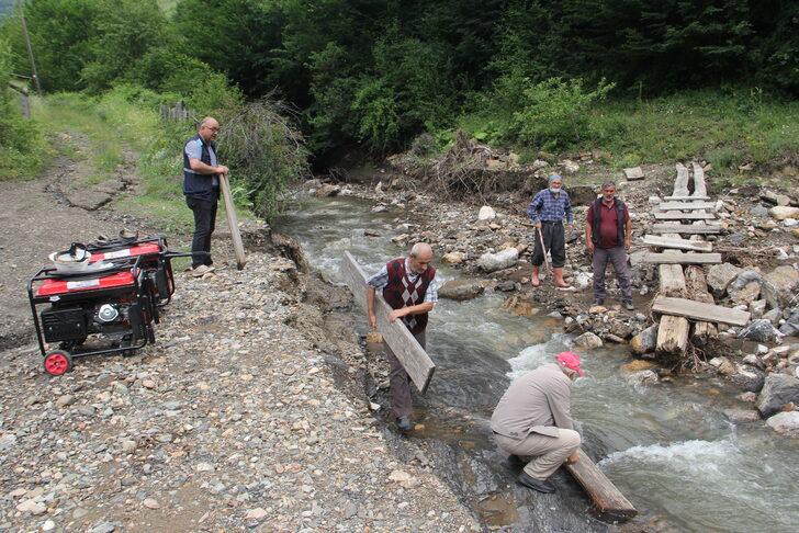 Sinop'ta selden etkilenen bazı köylere helikopterle jeneratör götürüldü G4