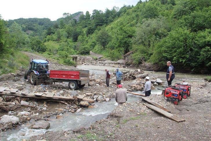 Sinop'ta selden etkilenen bazı köylere helikopterle jeneratör götürüldü G5
