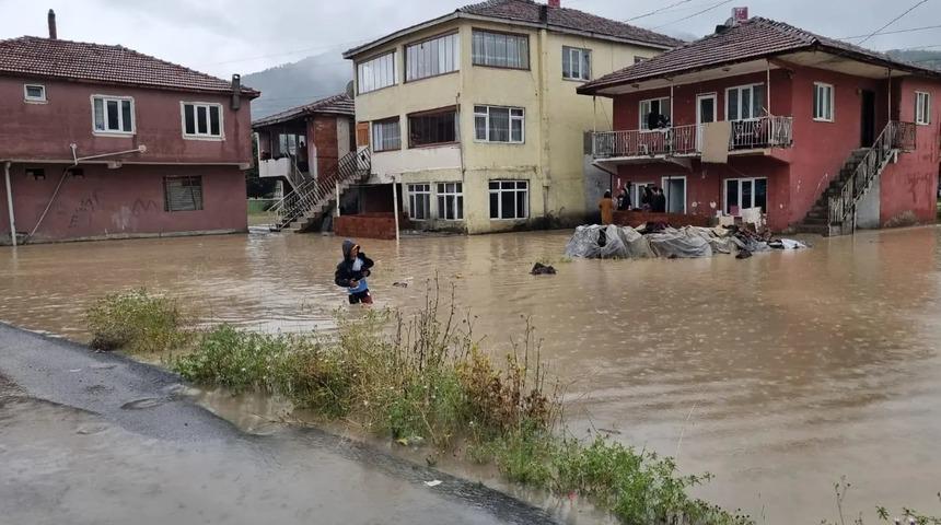 Karabük'te sağanak hayatı olumsuz etkiliyor