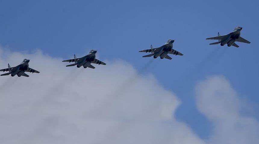 İki ülke arasında tansiyon yükseldi! Savaş uçakları hava sahasını ihlal etti: Köyler boşaltıldı