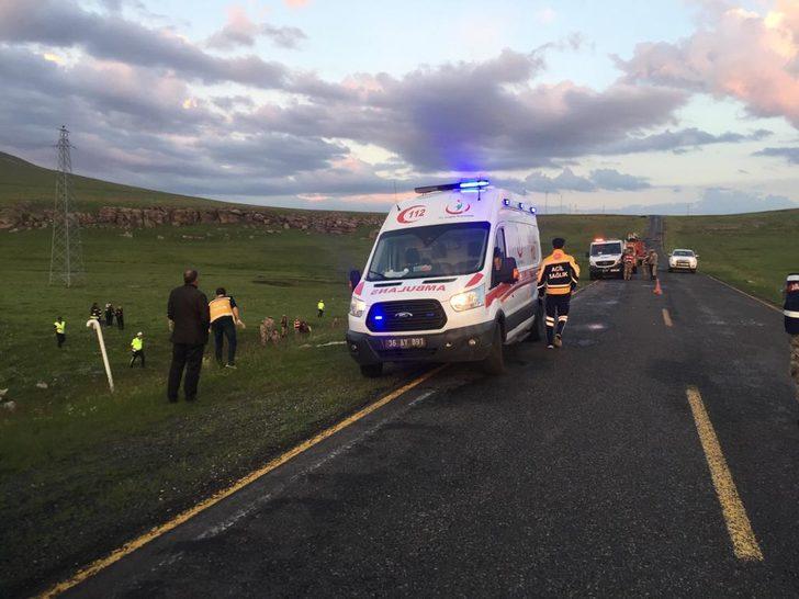 Kars'ta iki otomobilin çarpıştığı kazada astsubay hayatını kaybetti G2