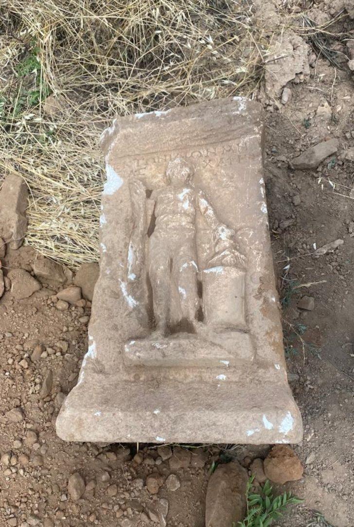 Aydın'da sondaj kazısı sırasında Roma dönemine ait mezar steli bulundu