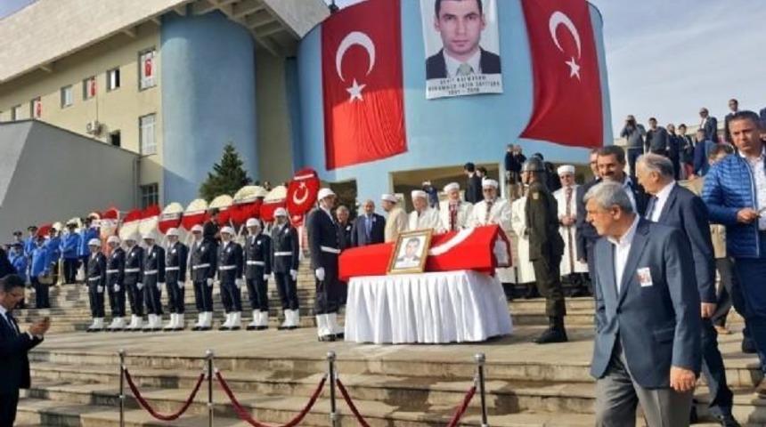 Kaymakamın Son Yolculuğunda Bakan G&ouml;zyaşlarına Boğuldu Neler S&ouml;yledi?