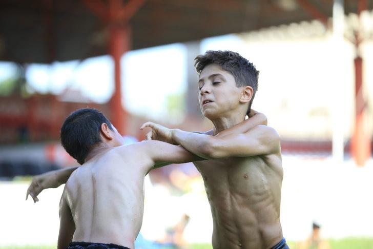 Tarihi Kırkpınar Yağlı Güreşleri'nde 661'inci randevu başladı G2