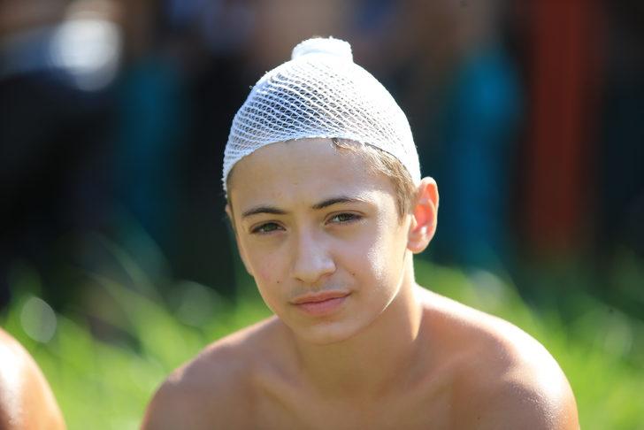 Başında iki dikiş ile meydana çıkan güreşçi rakibini saniyeler içerisinde yendi G2