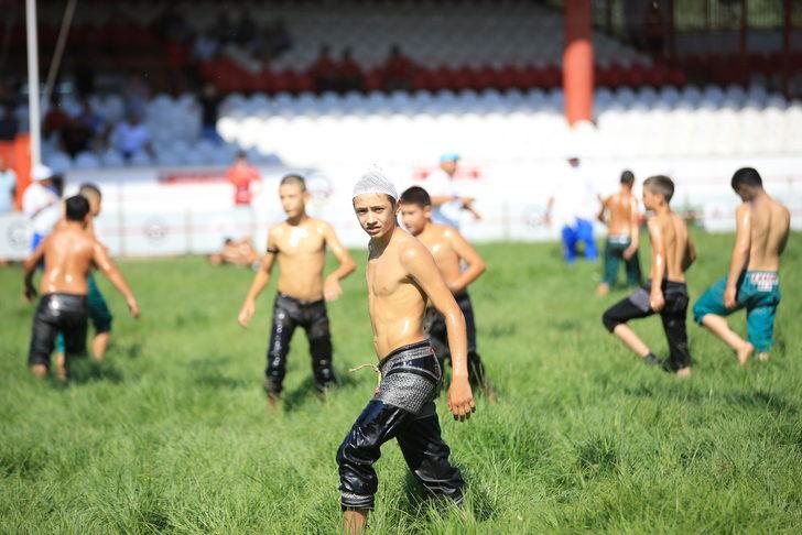 Başında iki dikiş ile meydana çıkan güreşçi rakibini saniyeler içerisinde yendi G3