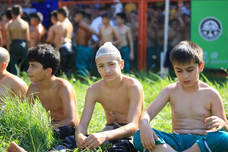 Başında iki dikiş ile meydana çıkan güreşçi rakibini saniyeler içerisinde yendi G4