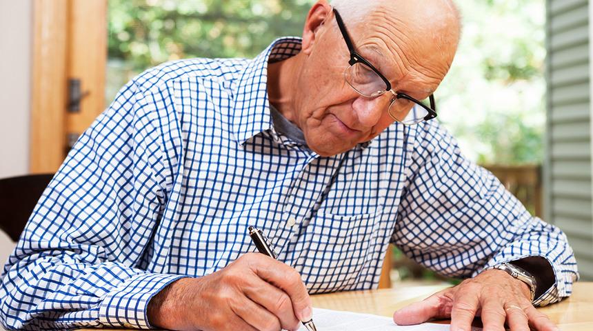 Kalem tutma şekliniz Alzheimer belirtisi olabilir