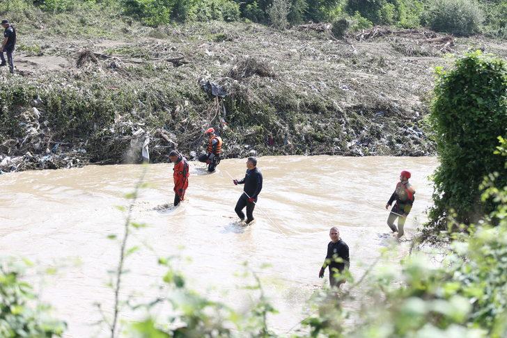 Düzce'de sele kapılan operatörün bulunması için çalışmalar sürüyor G2